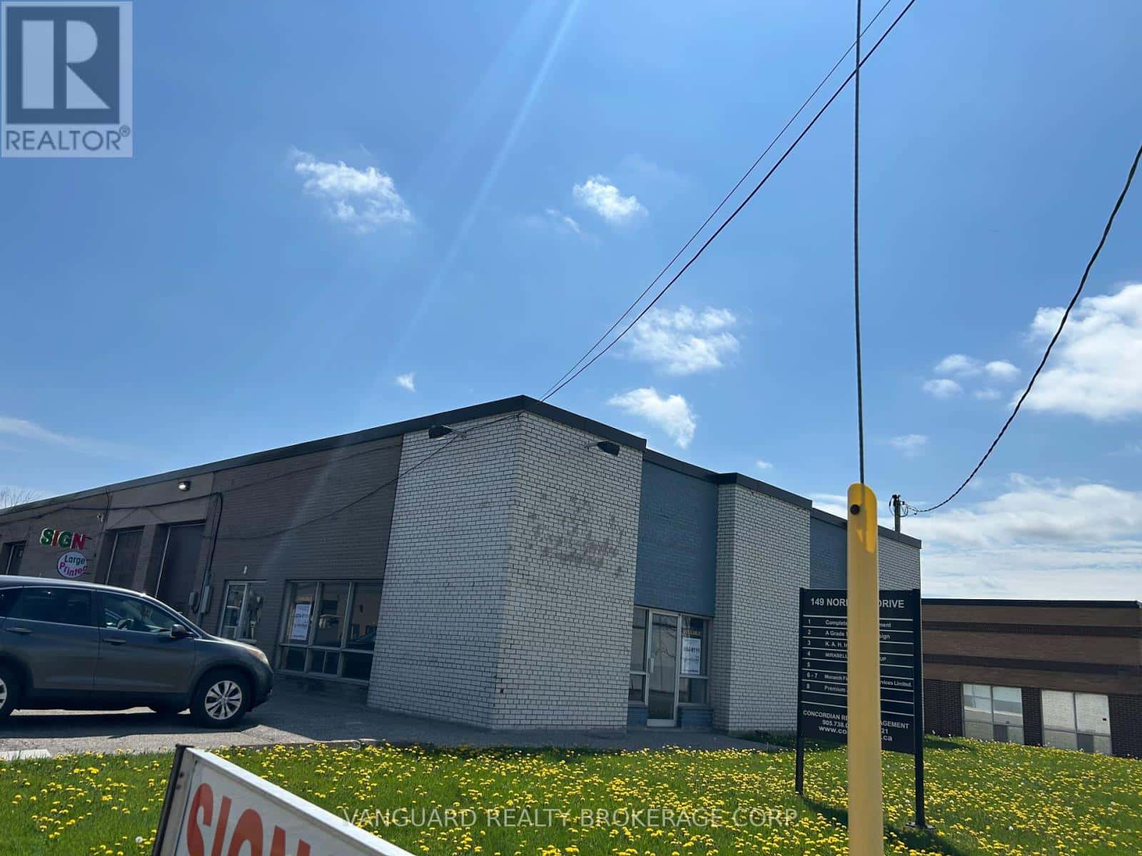 1 - 149 NORFINCH AVENUE — Toronto (Black Creek), Ontario - Photo 3 of 4