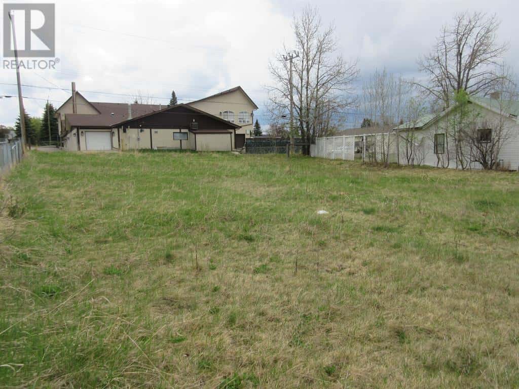 4807 4809, 47 Street — Rocky Mountain House, Alberta - Photo 2 of 9