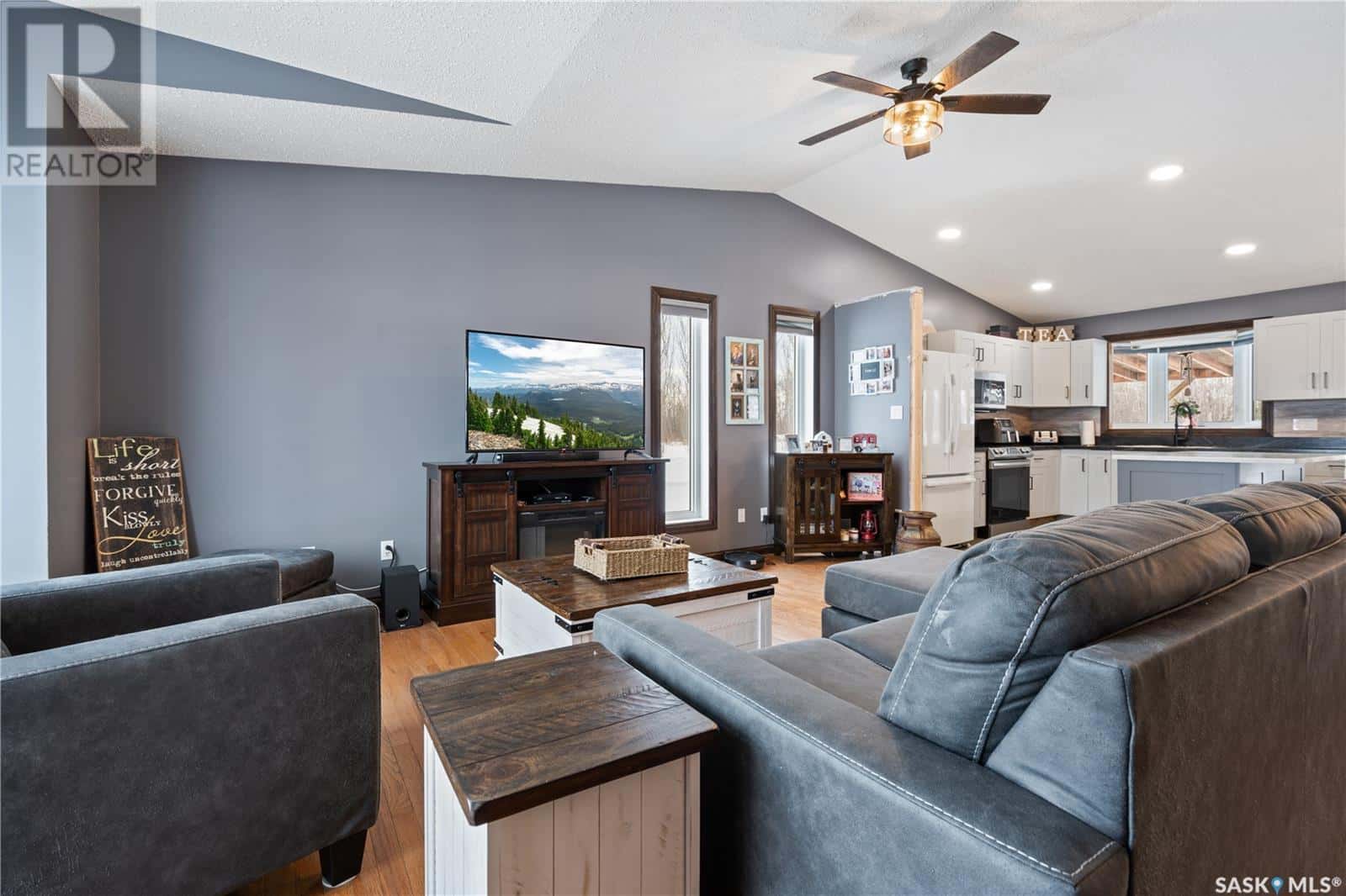 209 1st STREET W — Pierceland, Saskatchewan - Photo 4 of 42