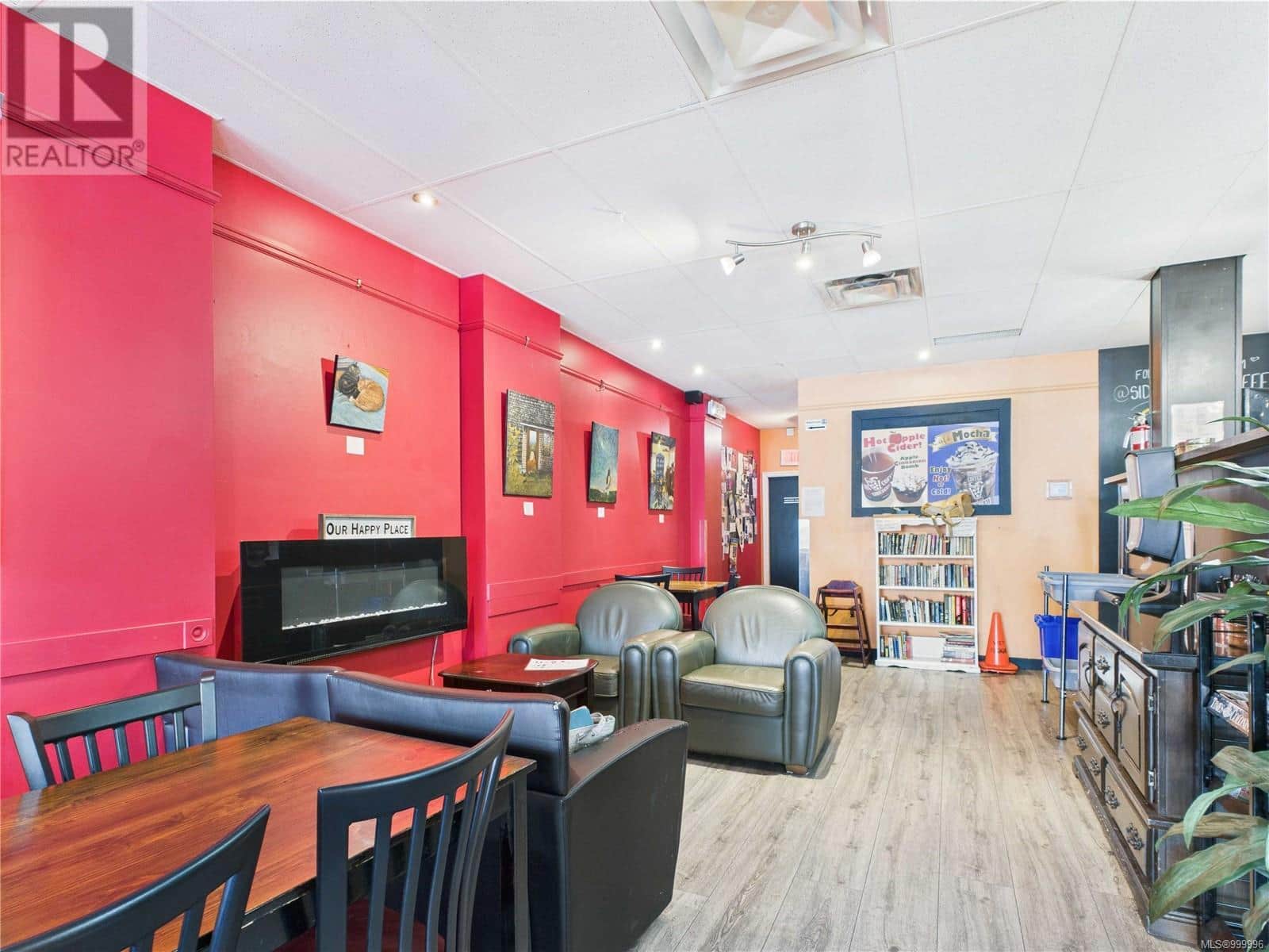 102 2417 Beacon Ave - Photo 2 of 16, Sidney, British Columbia