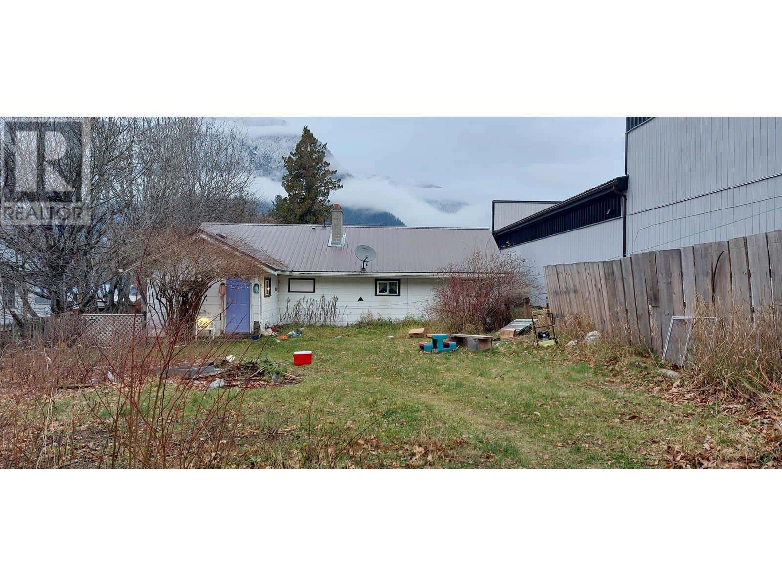 633 CLIFF STREET — Bella Coola, British Columbia - Photo 2 of 3