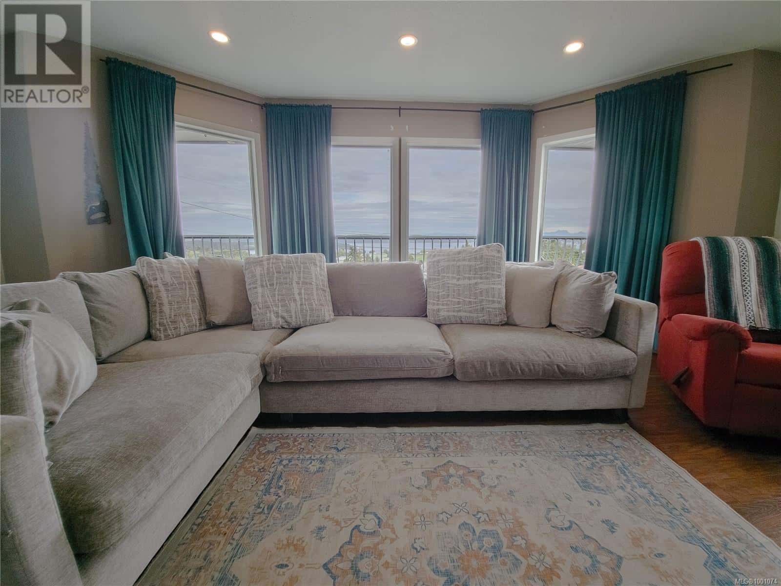 2287 Chelohsin Cres — Port McNeill, British Columbia - Photo 3 of 56