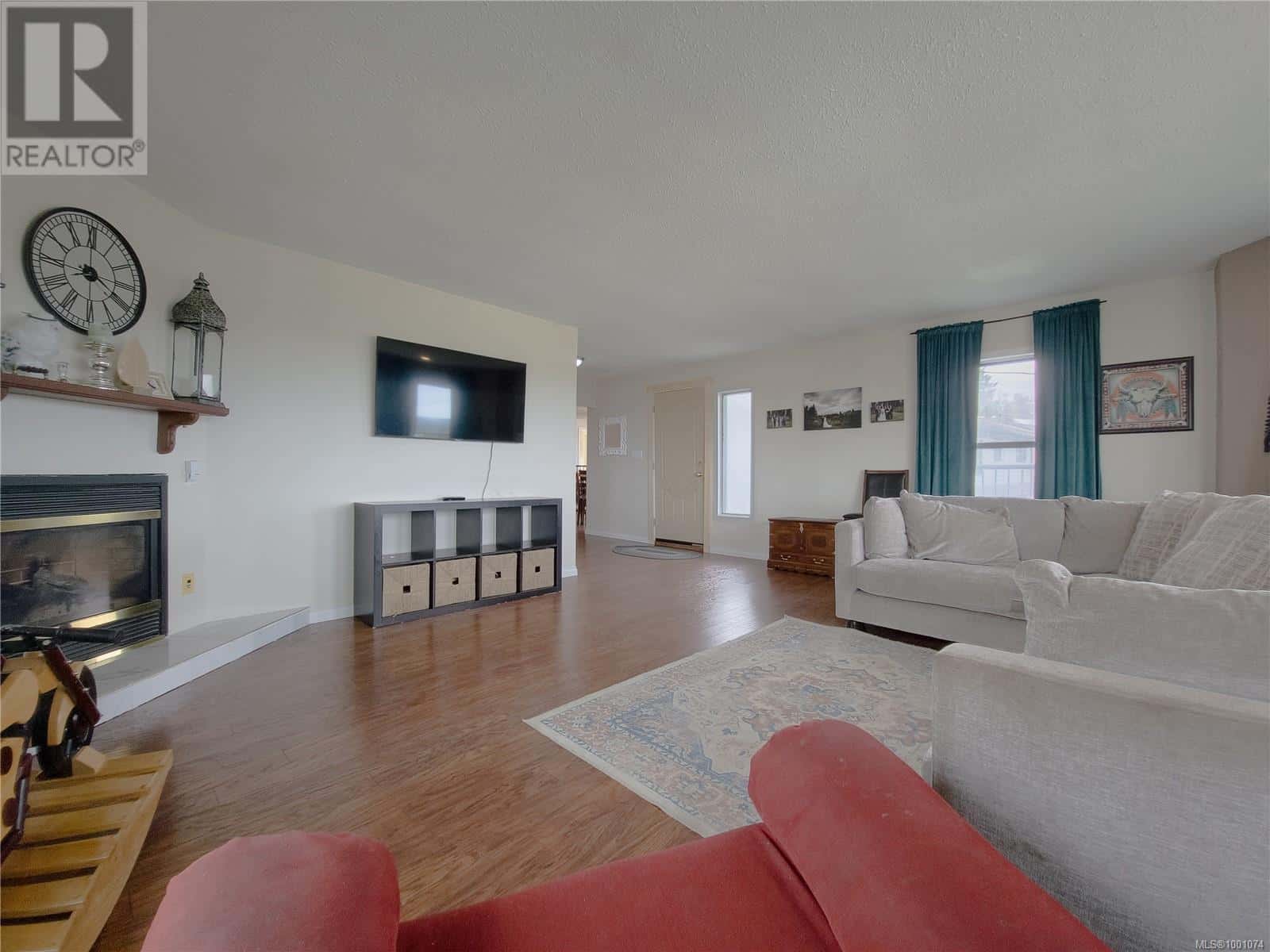 2287 Chelohsin Cres — Port McNeill, British Columbia - Photo 5 of 56