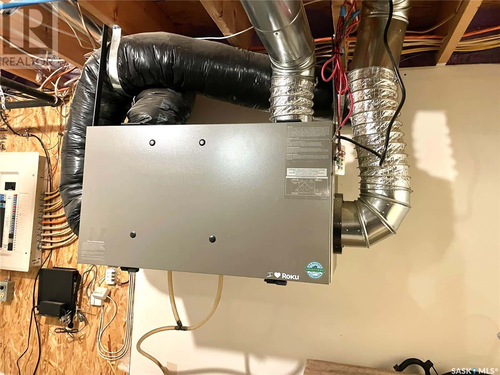 301/303 30th STREET — Battleford, Saskatchewan - Photo 2 of 5