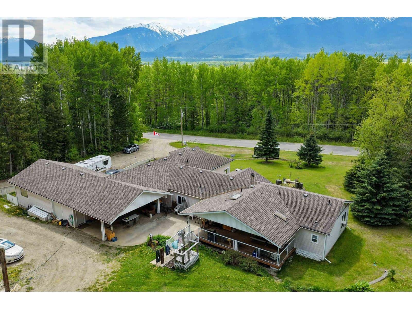 400 MOUNTAIN VIEW ROAD — McBride, British Columbia - Photo 3 of 40