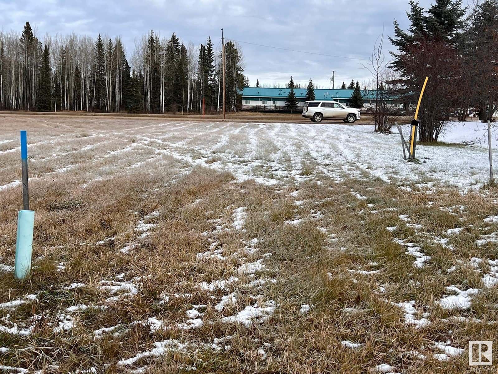 5122 & 5118 50A ST — Cynthia, Alberta - Photo 2 of 8