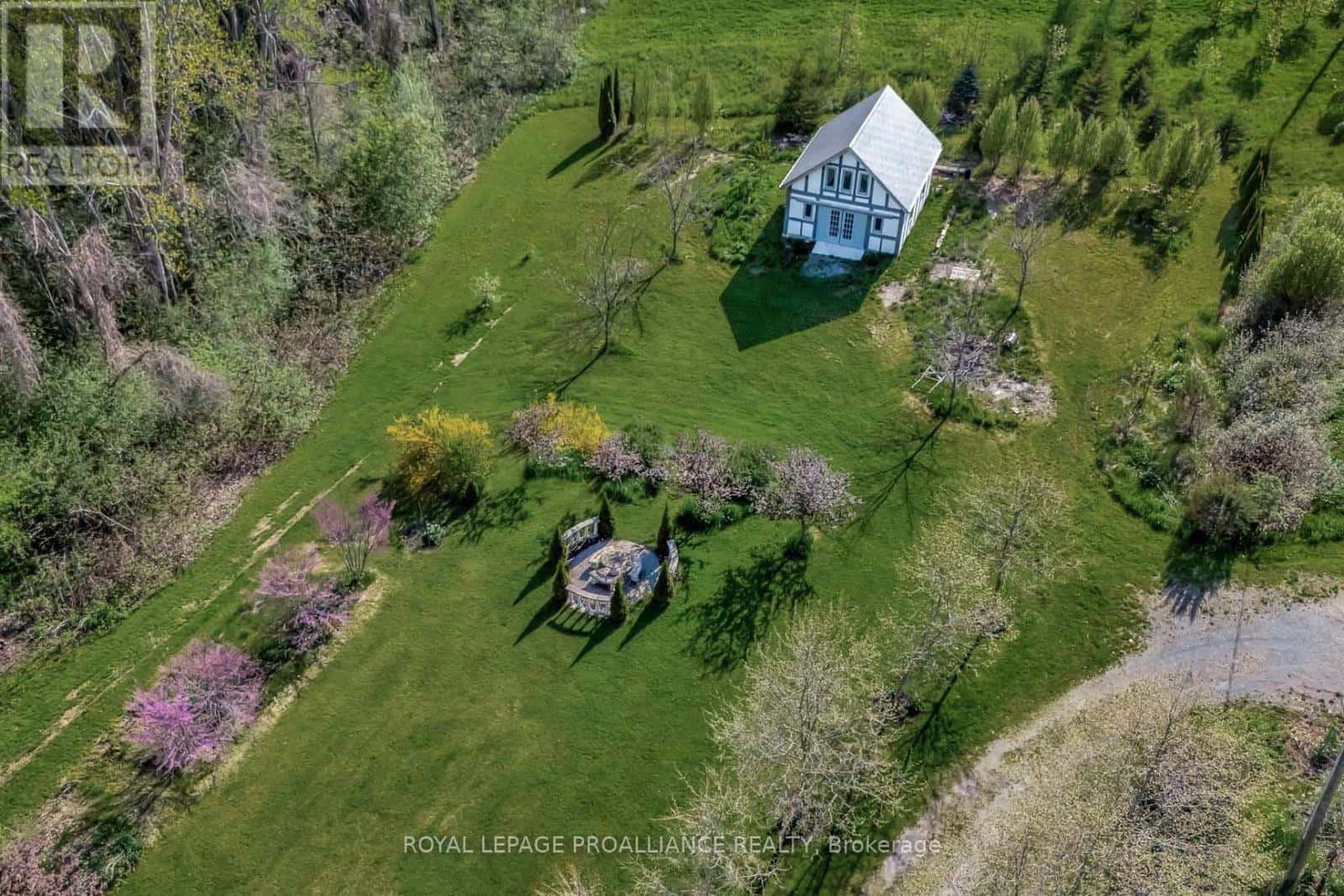 1479 LAKESIDE DRIVE — Prince Edward County (Ameliasburgh), Ontario - Photo 4 of 45