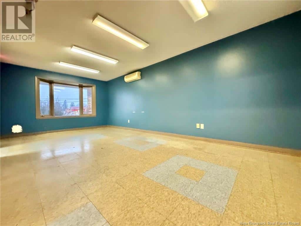 183 King Street — Miramichi, New Brunswick - Photo 4 of 50