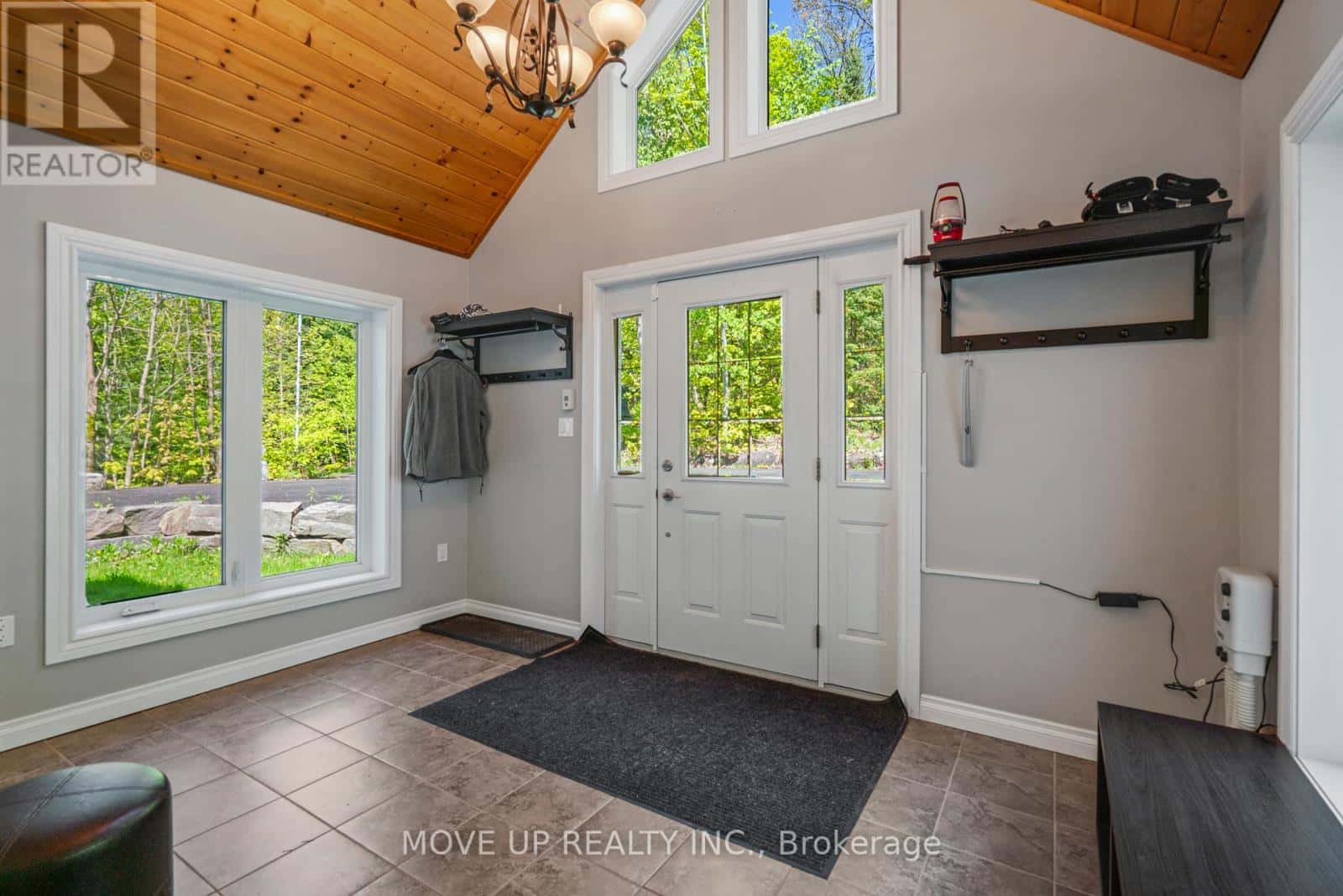 1884 BRUNEL ROAD — Huntsville (Brunel), Ontario - Photo 4 of 43