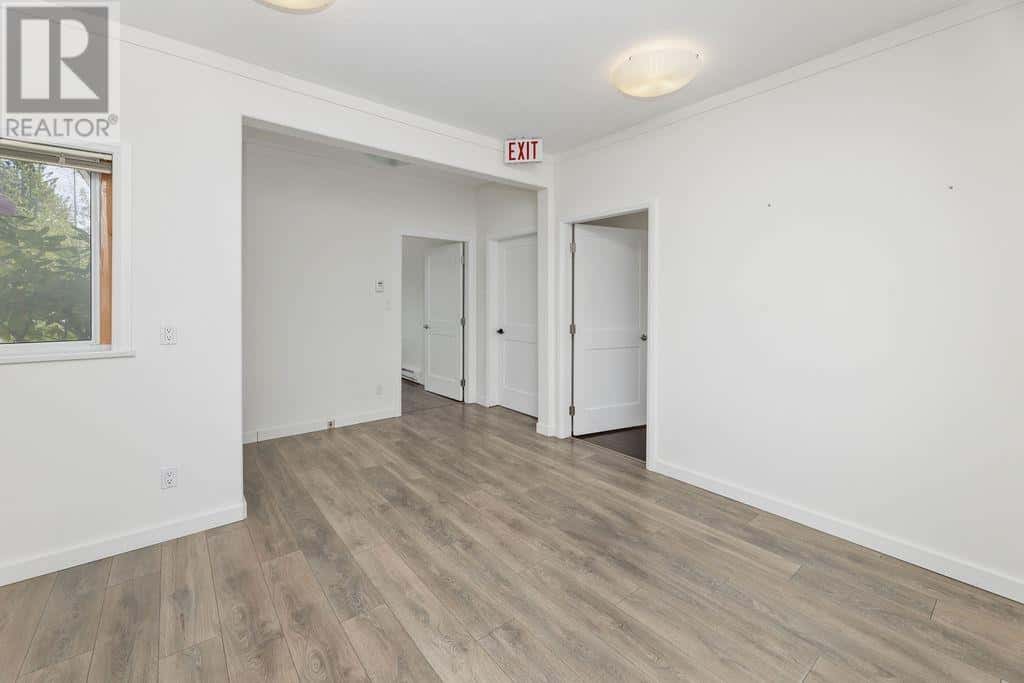 818 KIWANIS WAY — Gibsons, British Columbia - Photo 4 of 29