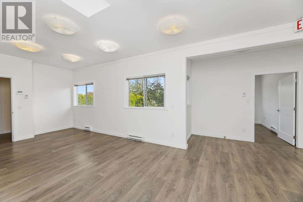 818 KIWANIS WAY — Gibsons, British Columbia - Photo 5 of 29