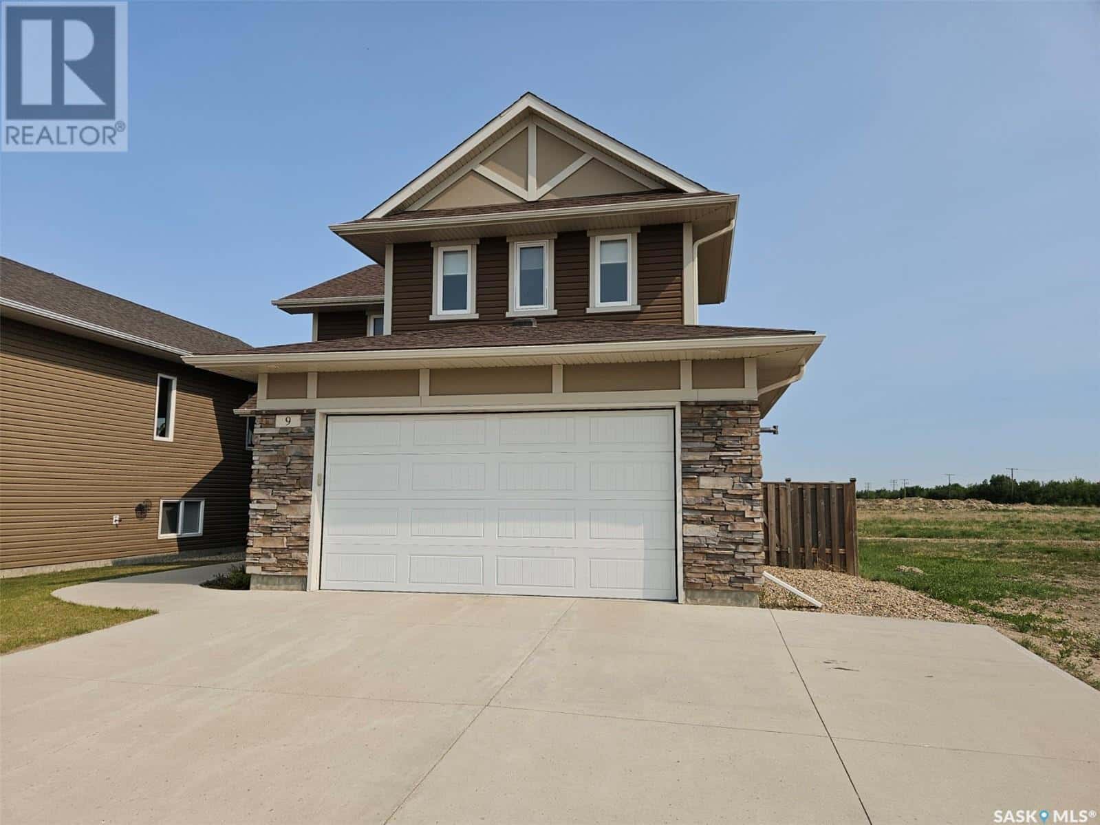 9 Aspen PLACE — Humboldt, Saskatchewan - Photo 2 of 48