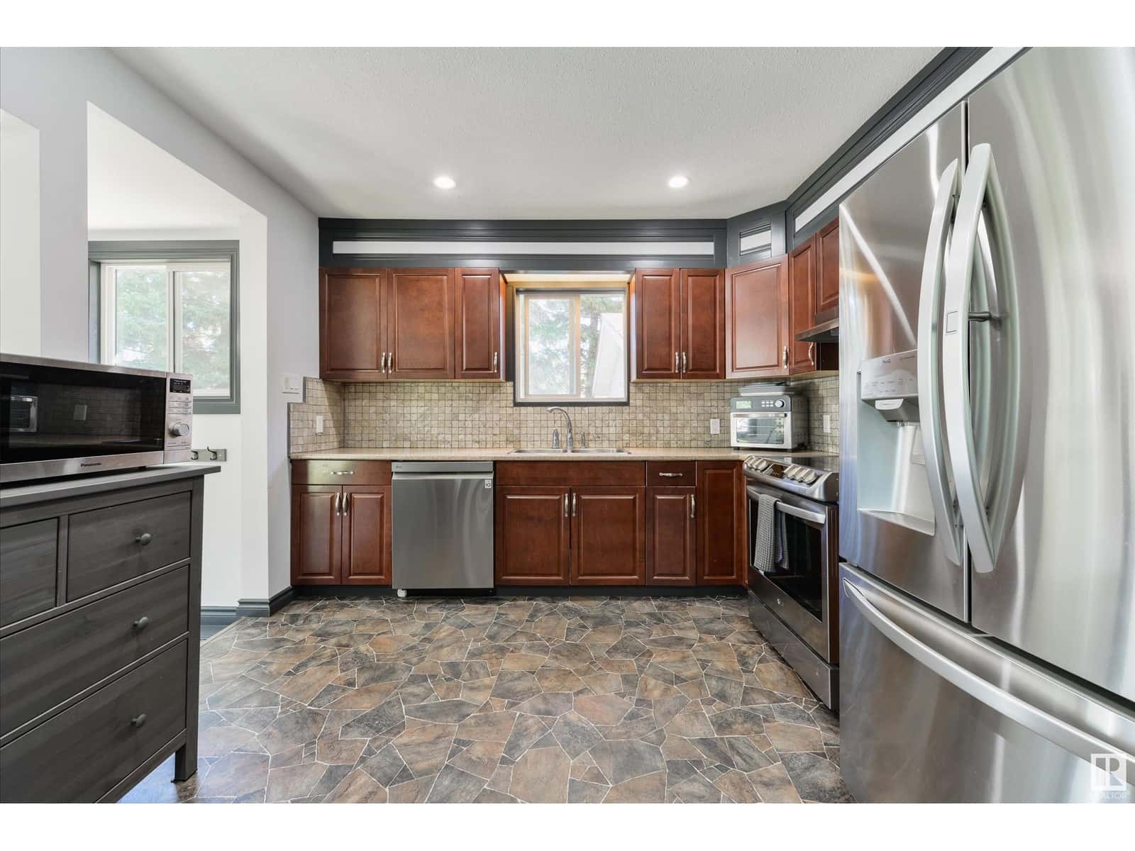 6130 HIGHWAY 16 — Rural Parkland County, Alberta - Photo 5 of 49