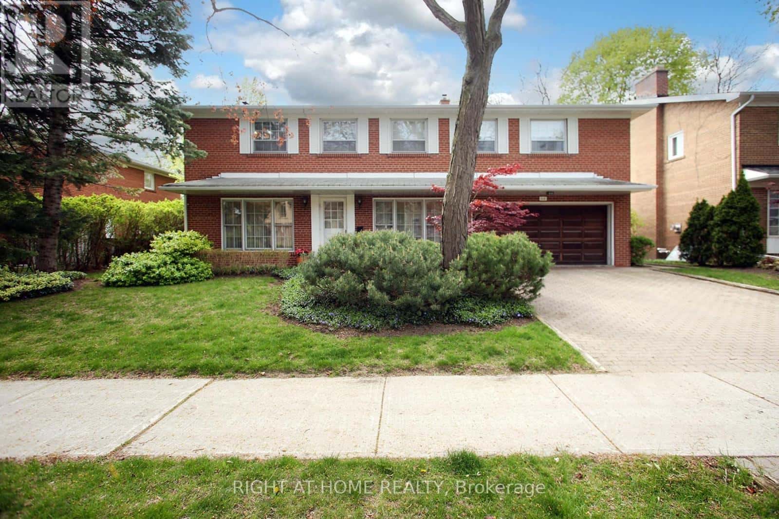 113 LORD SEATON ROAD — Toronto (St. Andrew-Windfields), Ontario - Photo 2 of 37