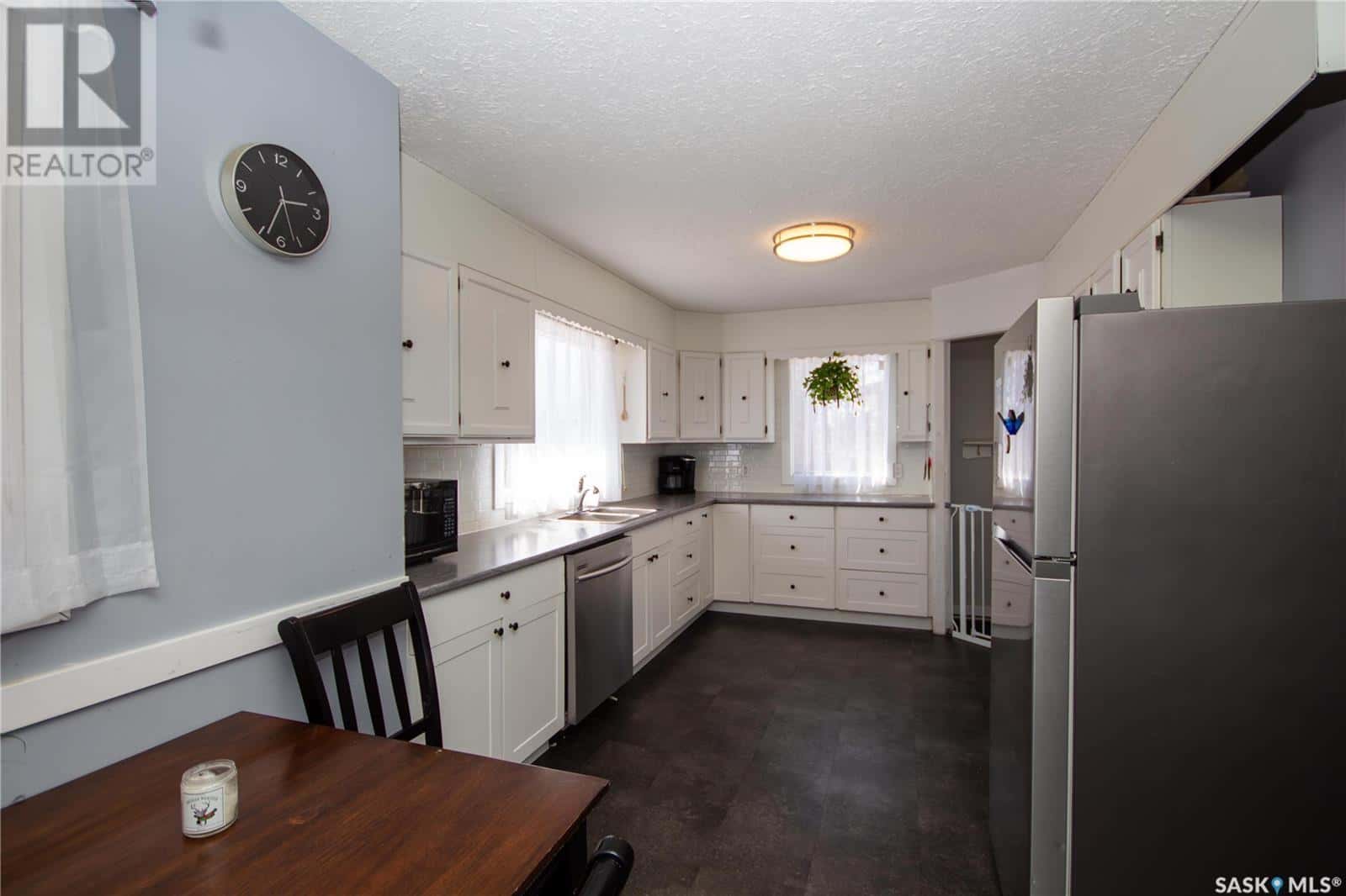 52 22nd STREET — Battleford, Saskatchewan - Photo 5 of 20