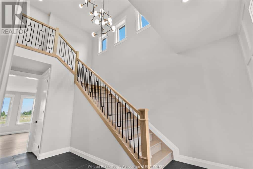 263 JOAN FLOOD — Essex, Ontario - Photo 3 of 40