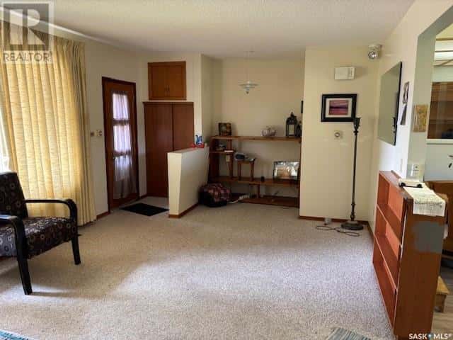 150 Shevchenko CRESCENT — Canora, Saskatchewan - Photo 2 of 25