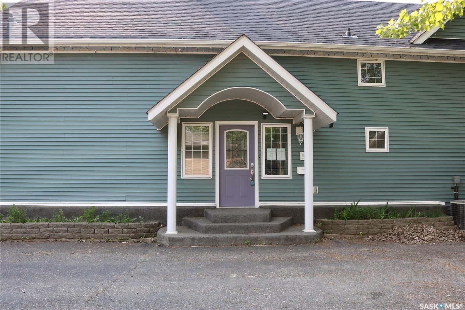 1307 Windover AVENUE — Moosomin, Saskatchewan - Photo 4 of 46