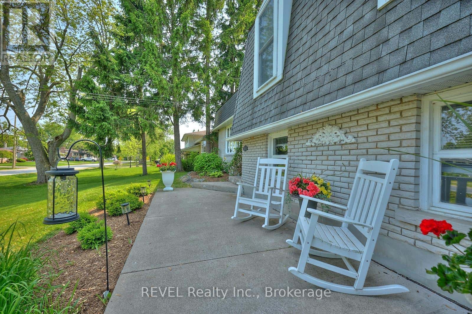 877 DAYTONA DRIVE N — Fort Erie (Crescent Park), Ontario - Photo 2 of 40