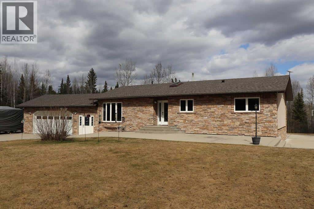 53515 Range Road 165A — Rural Yellowhead County, Alberta - Photo 4 of 45