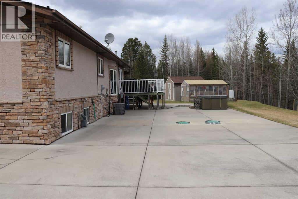 53515 Range Road 165A — Rural Yellowhead County, Alberta - Photo 5 of 45