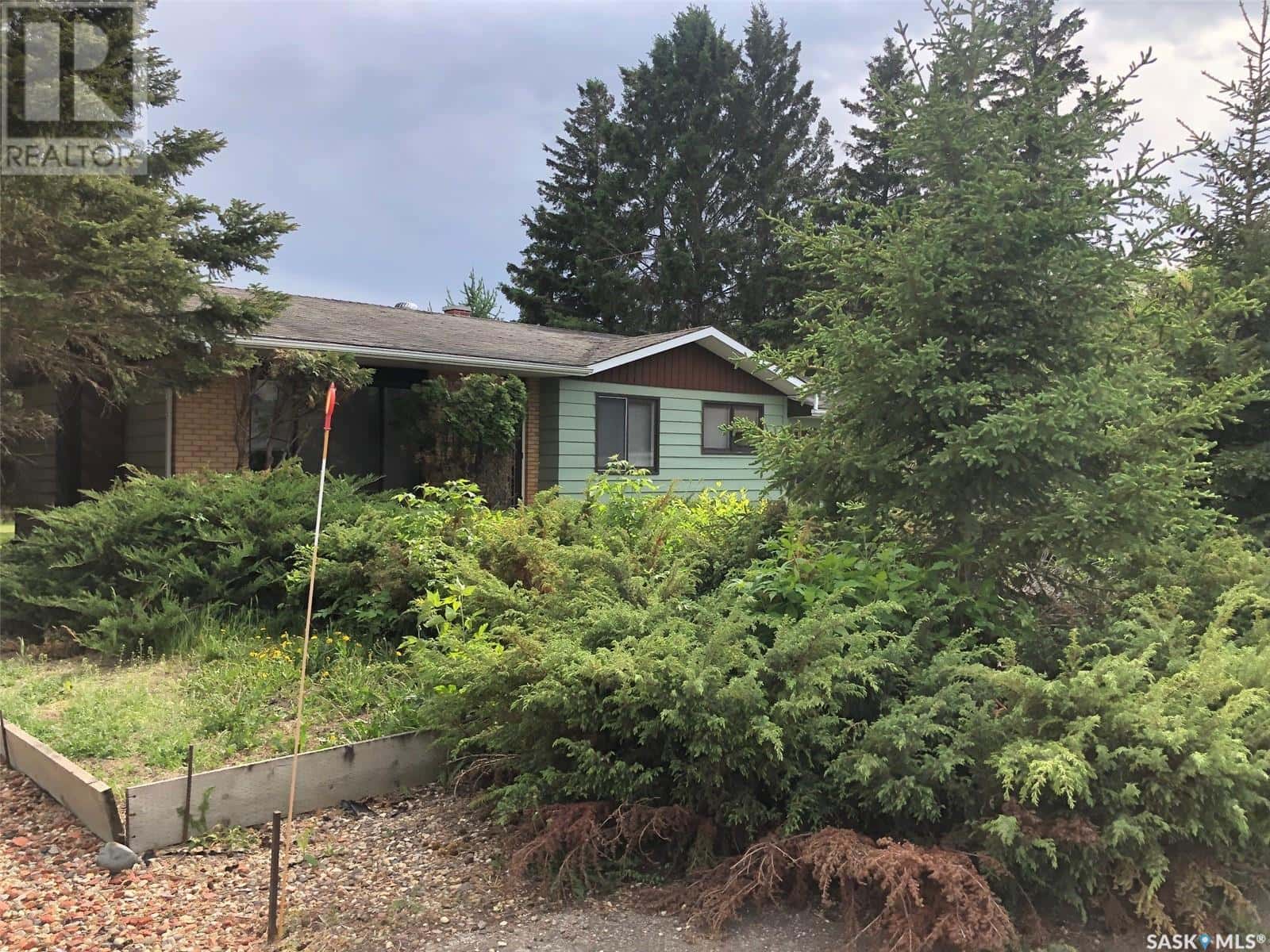 226 Saskatchewan STREET E — Kamsack, Saskatchewan - Photo 2 of 98