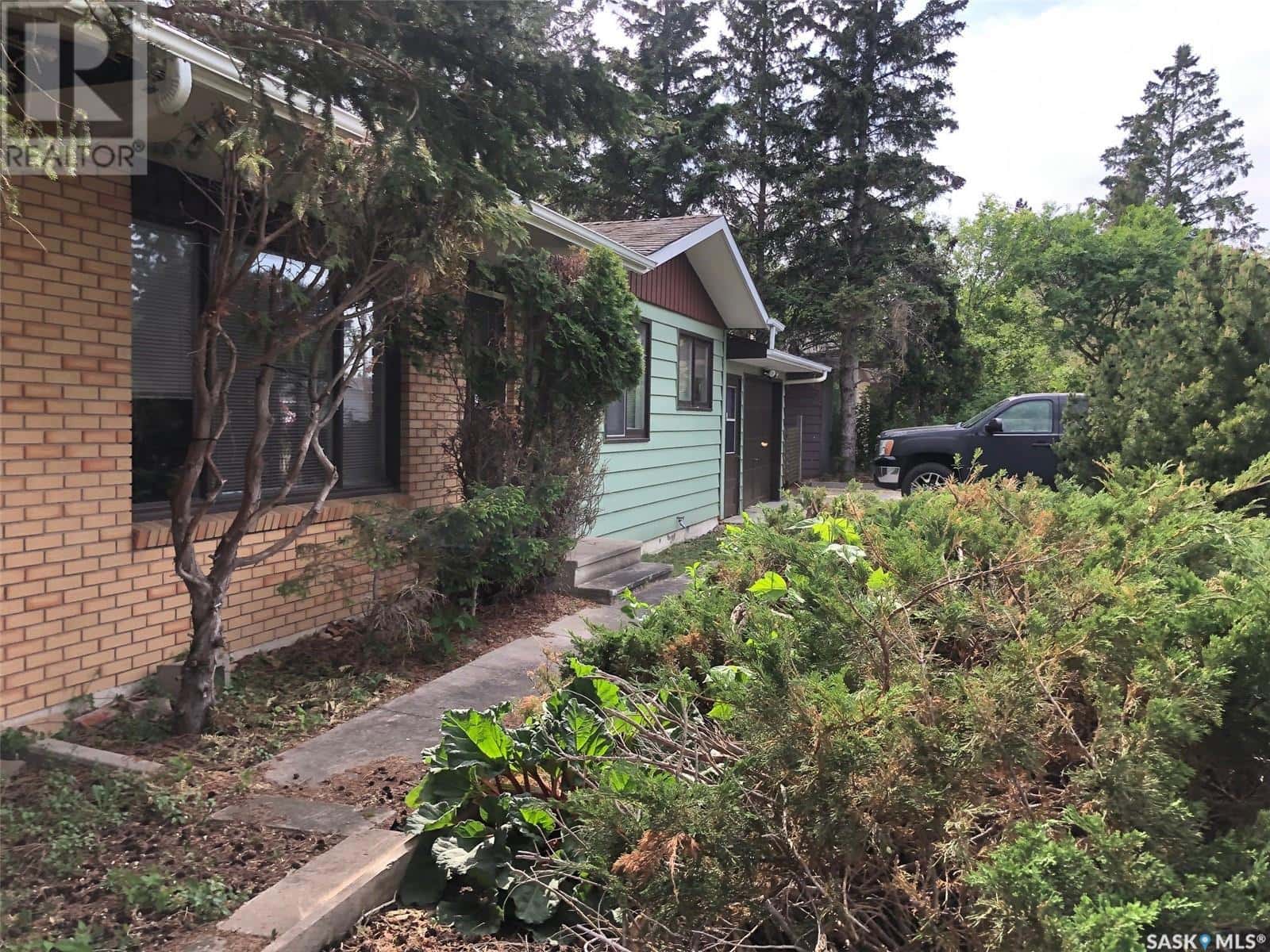 226 Saskatchewan STREET E — Kamsack, Saskatchewan - Photo 4 of 98