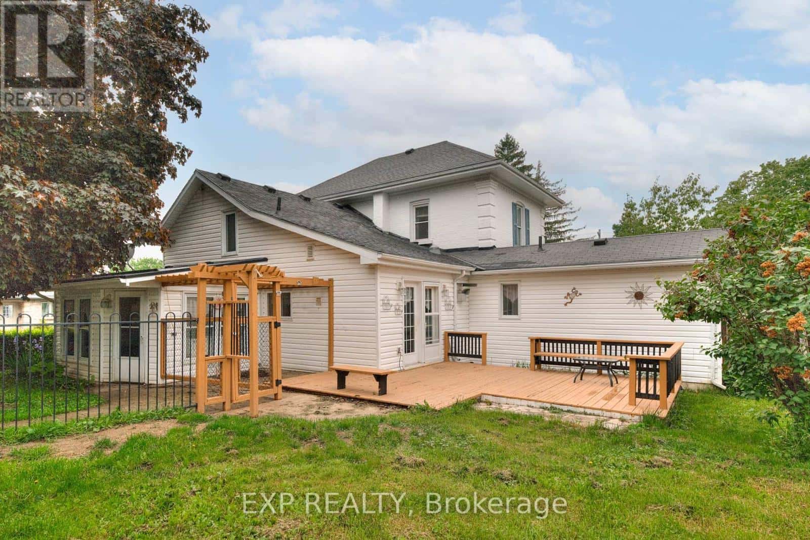 181 SHUTER ST STREET — North Huron (Wingham), Ontario - Photo 5 of 44