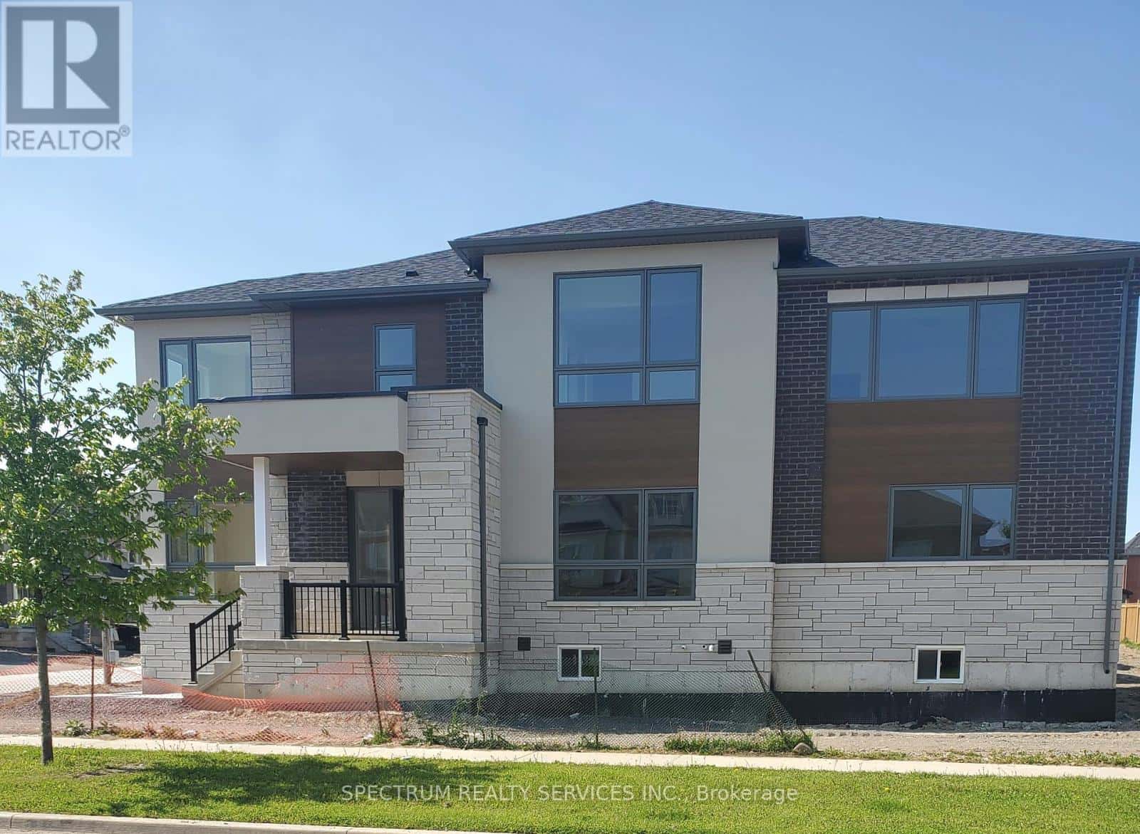 1 ROGERSON STREET E — Clarington (Newcastle), Ontario - Photo 2 of 17