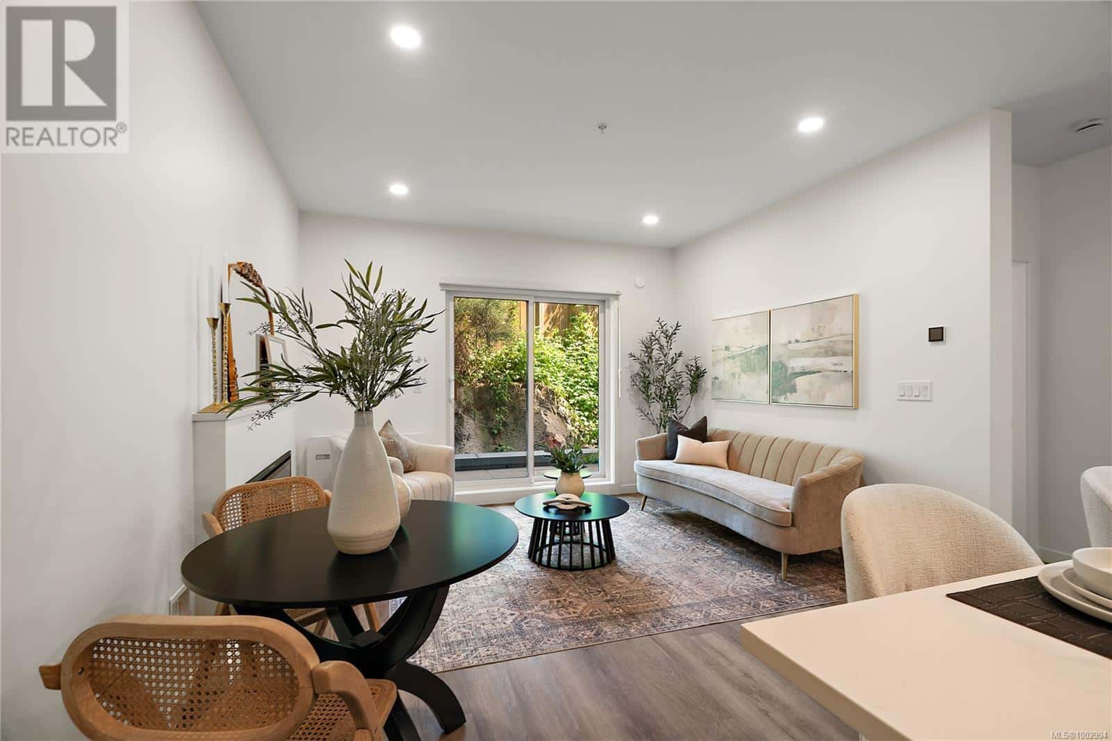 1102 Esquimalt Road B404