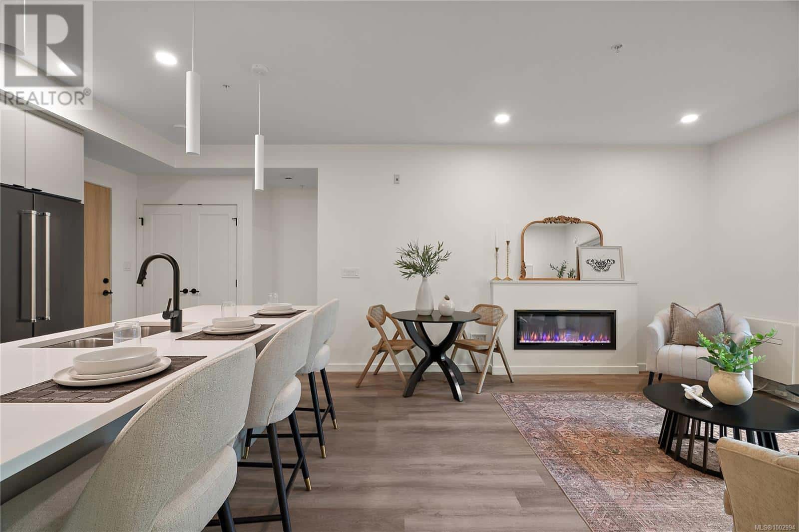 B404 1102 Esquimalt Rd — Esquimalt, British Columbia - Photo 4 of 27