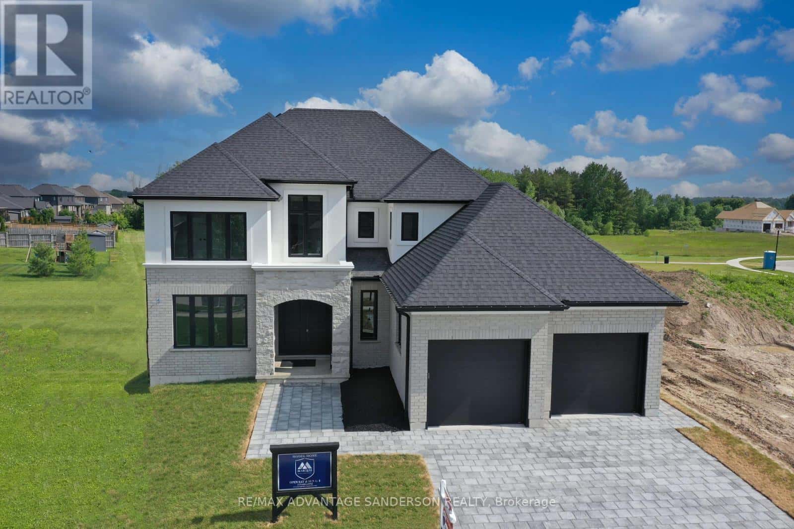 243 SONGBIRD LANE — Middlesex Centre (Ilderton), Ontario - Photo 2 of 50