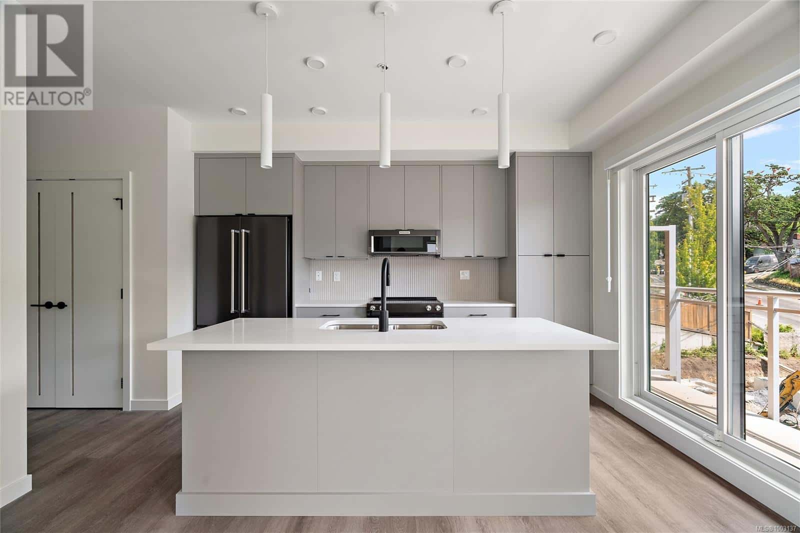 B507 1102 Esquimalt Rd — Esquimalt, British Columbia - Photo 5 of 22