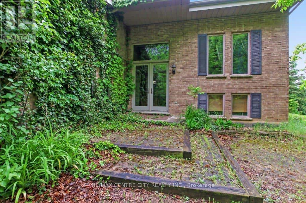 34639 THIRD LINE — Southwold, Ontario - Photo 3 of 49