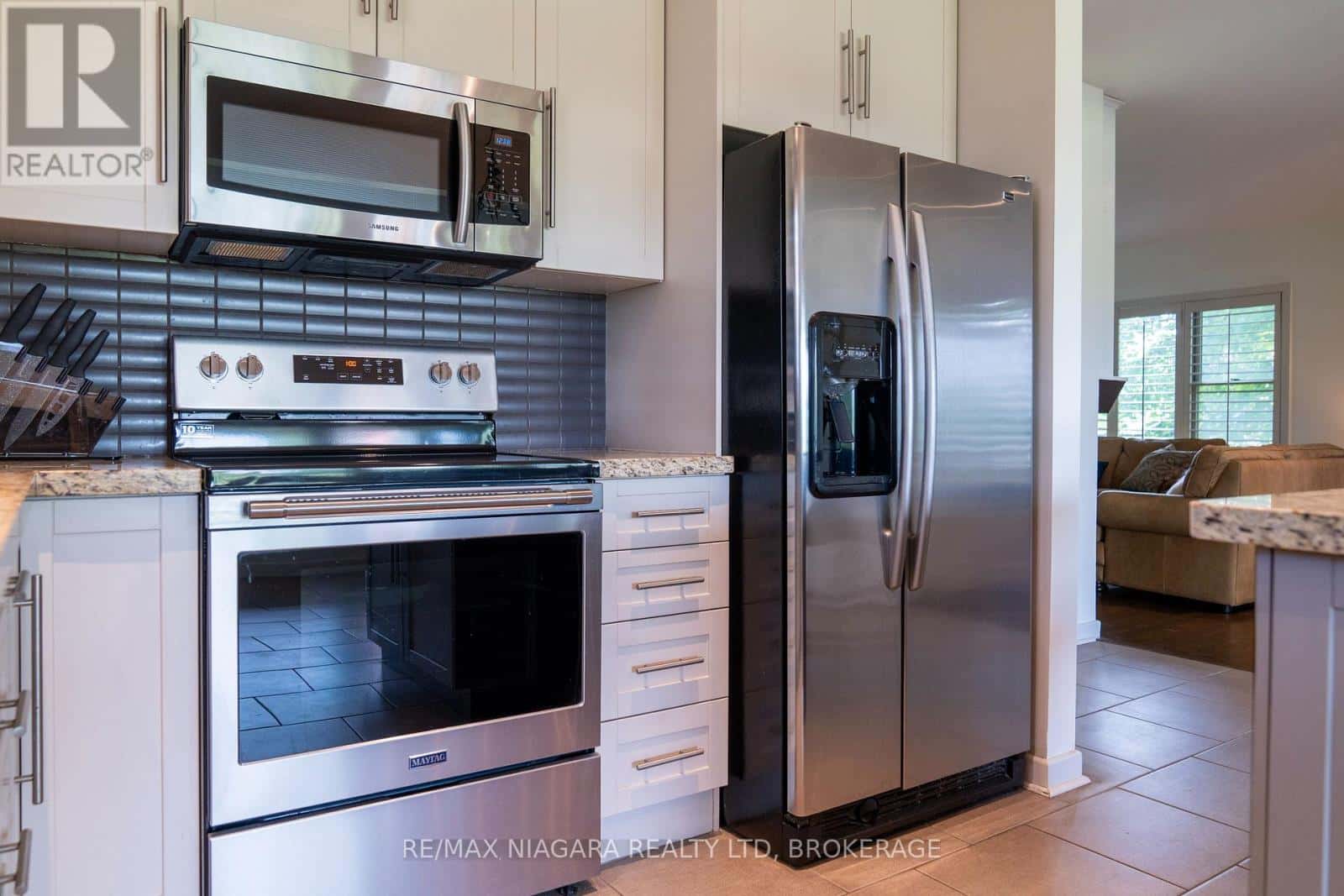 111 RIVERDALE AVENUE — St. Catharines (Old Glenridge), Ontario - Photo 5 of 48