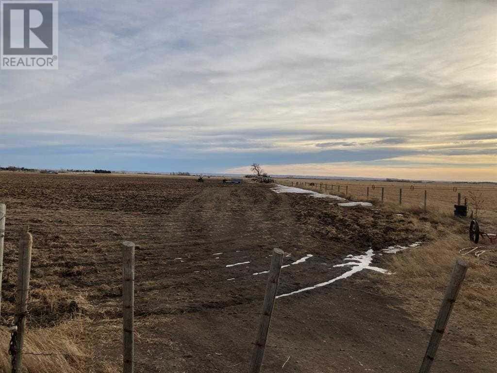 NE-33-6-20-4 Warner County — Raymond, Alberta - Photo 3 of 5