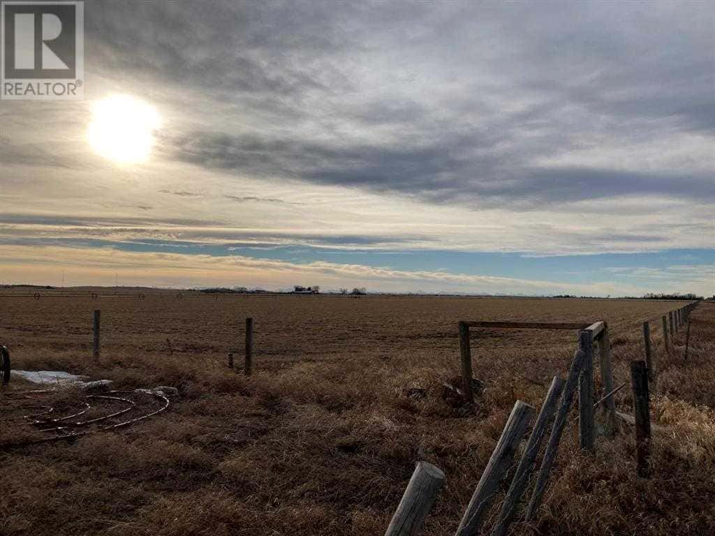 NE-33-6-20-4 Warner County — Raymond, Alberta - Photo 4 of 5