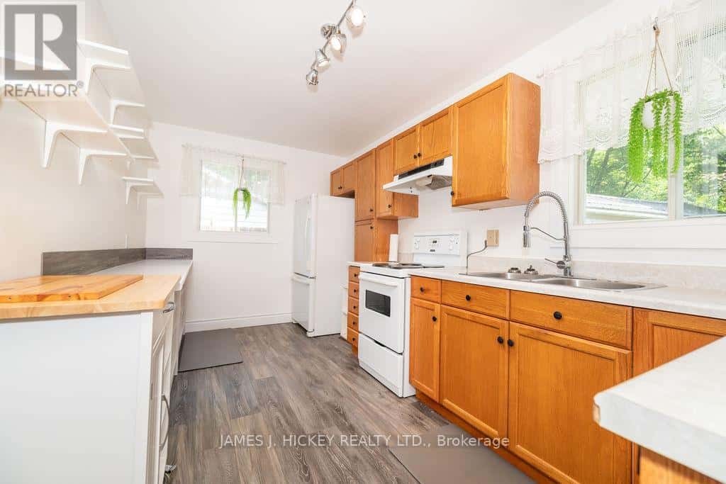 28 LASALLE DRIVE — Deep River, Ontario - Photo 4 of 50