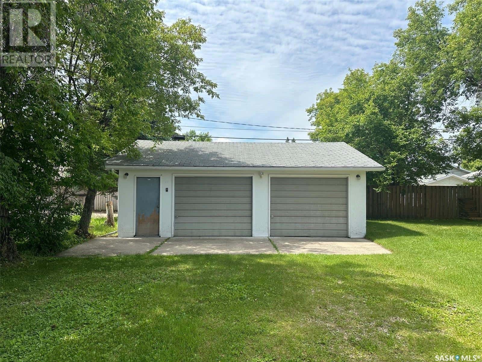 221 Main STREET — Hudson Bay, Saskatchewan - Photo 4 of 23