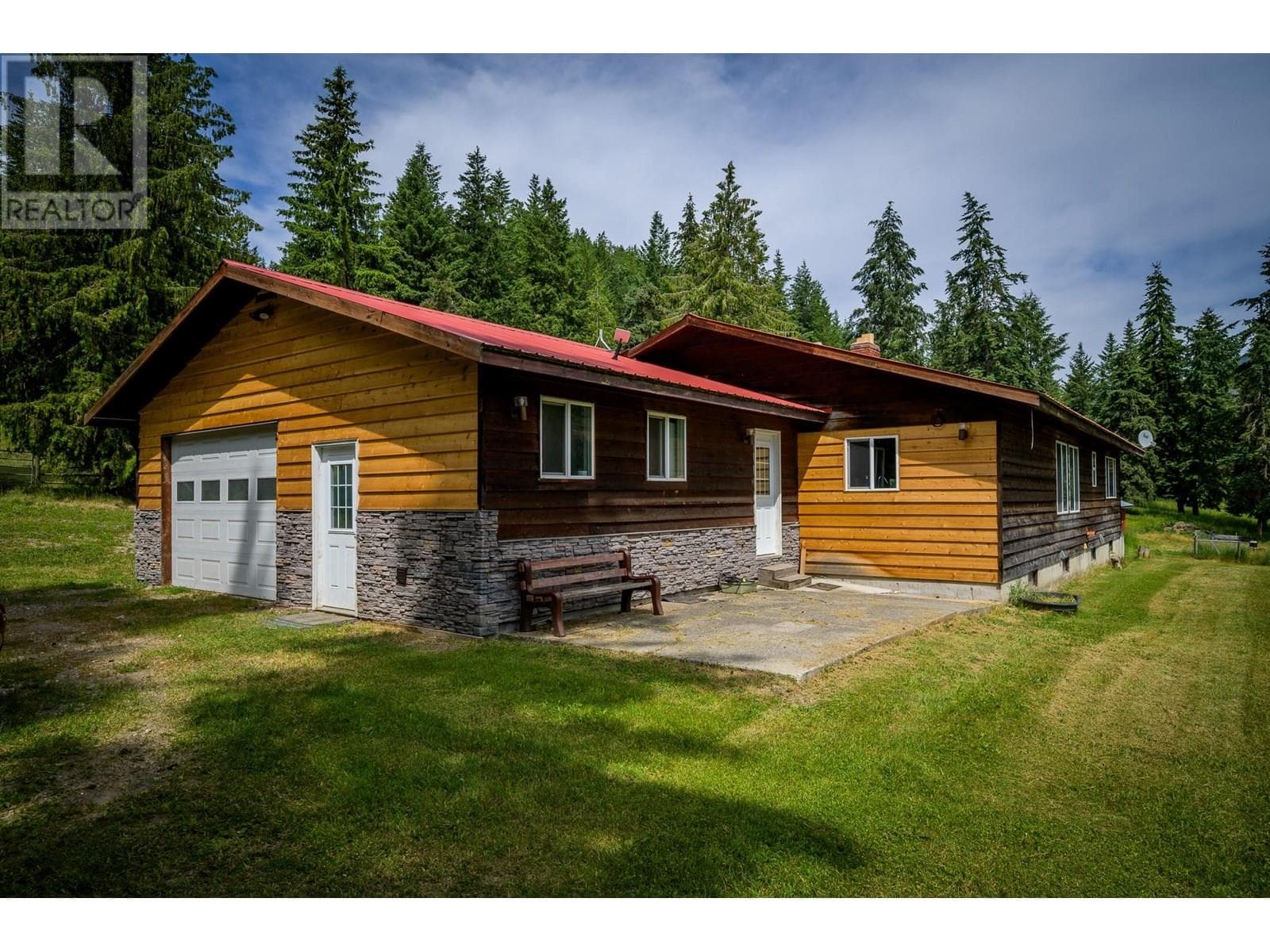 1053 PTARMIGAN Road — Chase, British Columbia - Main photo