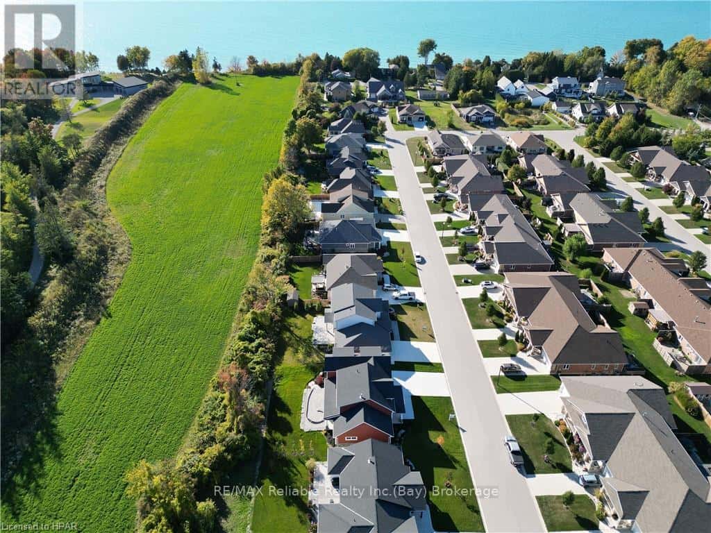 8 THIMBLEWEED DRIVE — Bluewater (Bayfield), Ontario - Photo 4 of 48