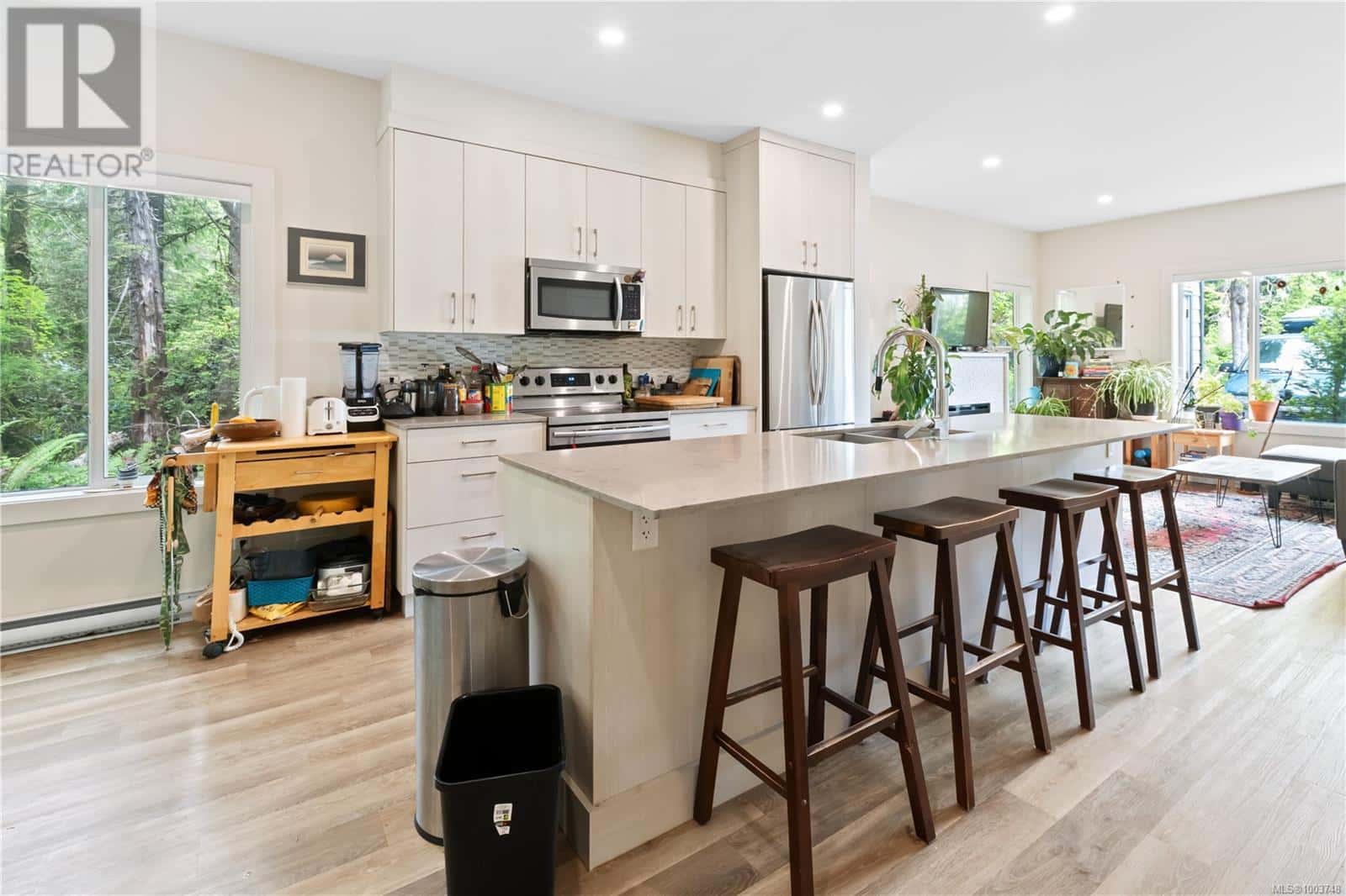 19 625 Hellesen Dr — Tofino, British Columbia - Photo 2 of 24