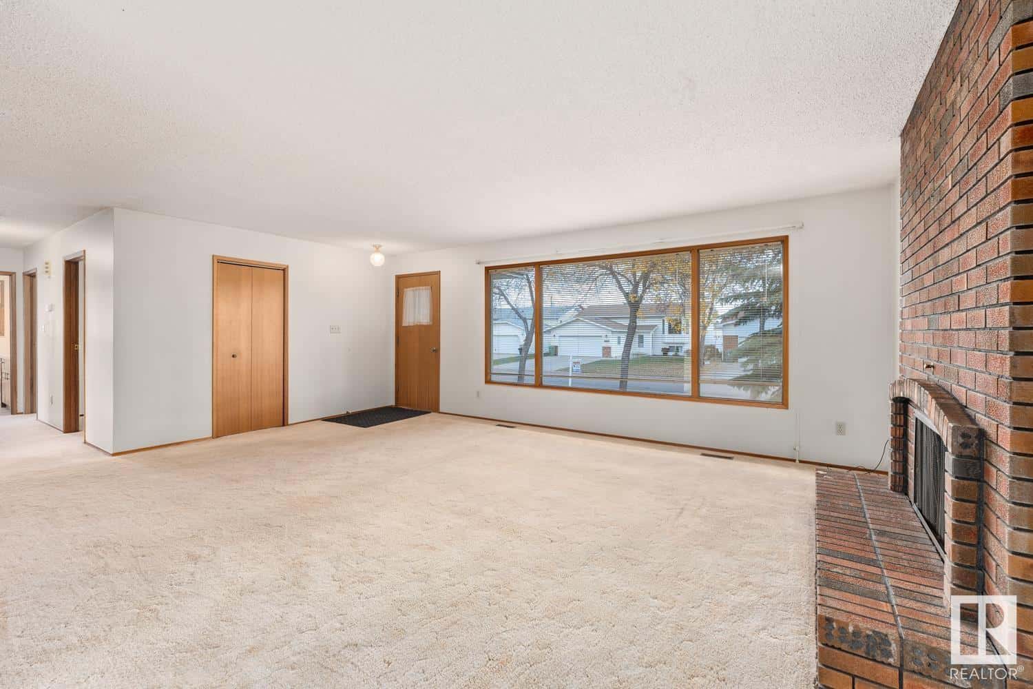 4706 45 ST — Bonnyville Town, Alberta - Photo 2 of 30