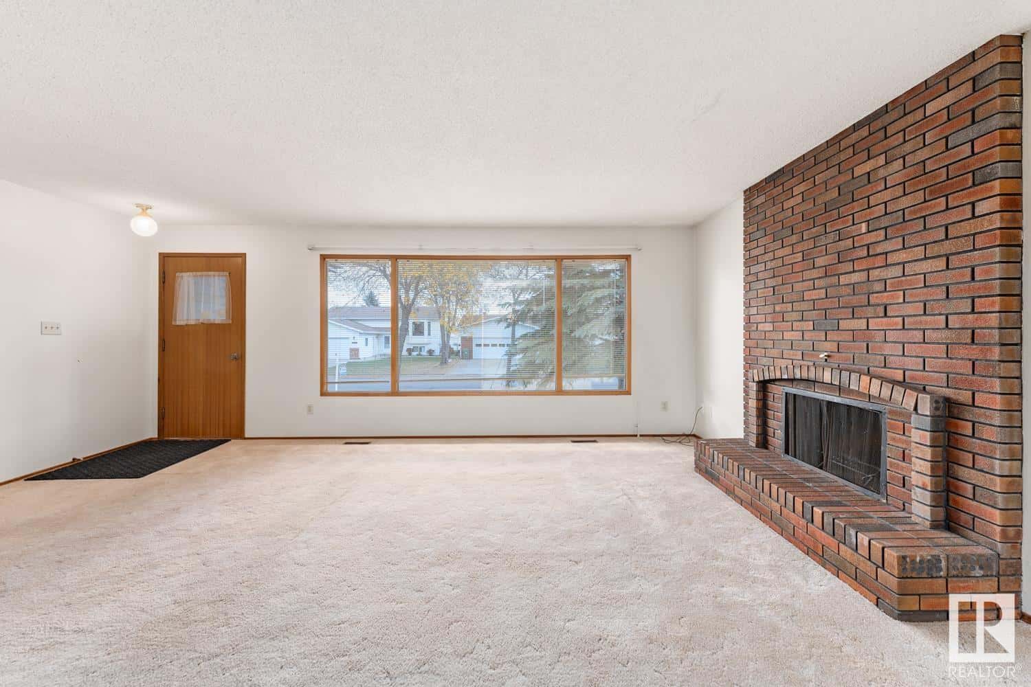 4706 45 ST — Bonnyville Town, Alberta - Photo 3 of 30