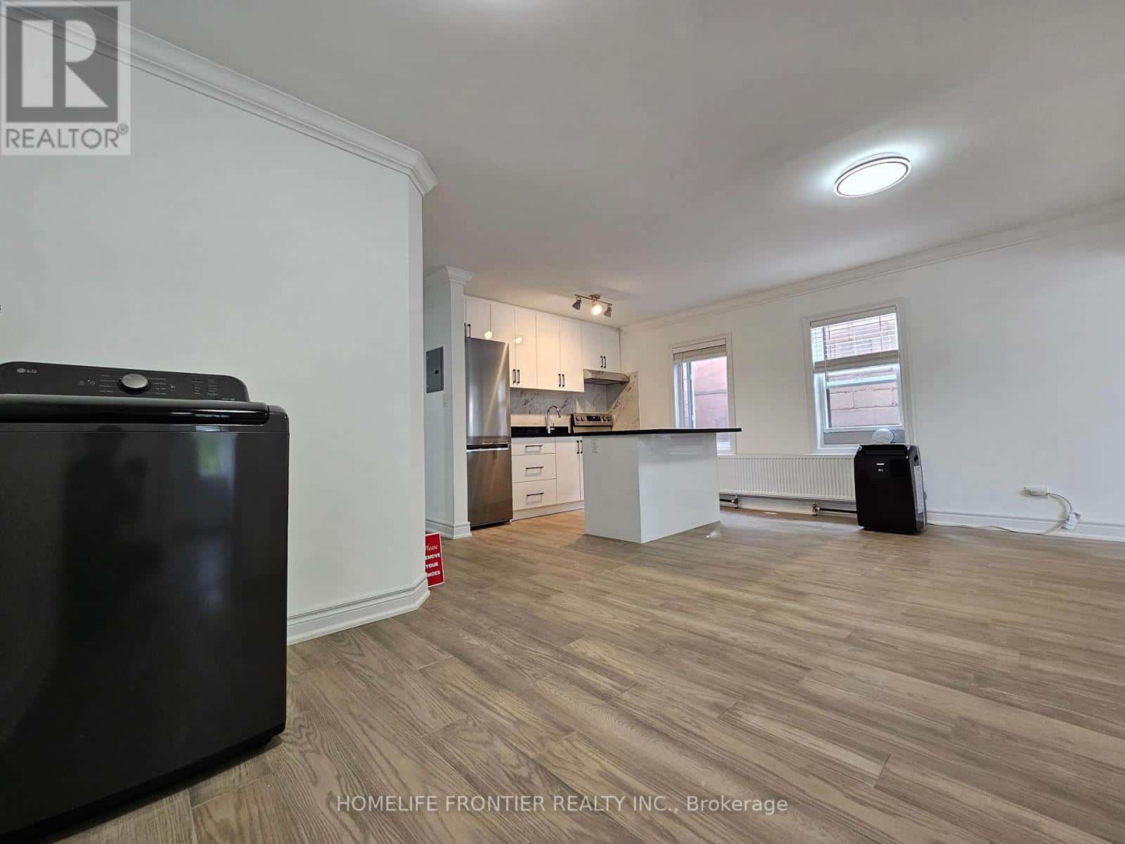 201 - 2685 EGLINTON AVENUE W — Toronto (Keelesdale-Eglinton West), Ontario - Photo 4 of 18