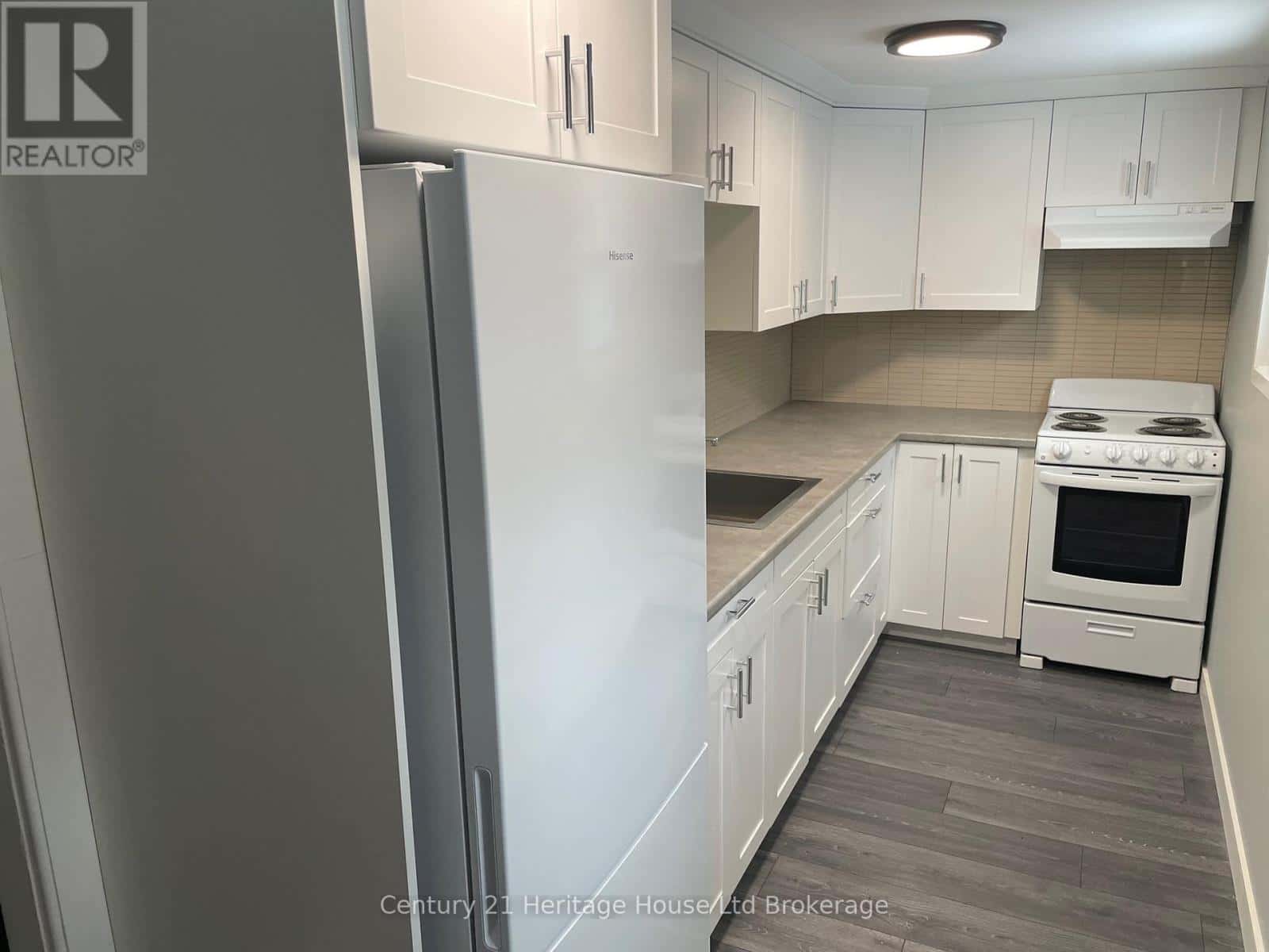 2 ELGIN STREET W — Norwich (Norwich Town), Ontario - Photo 3 of 39