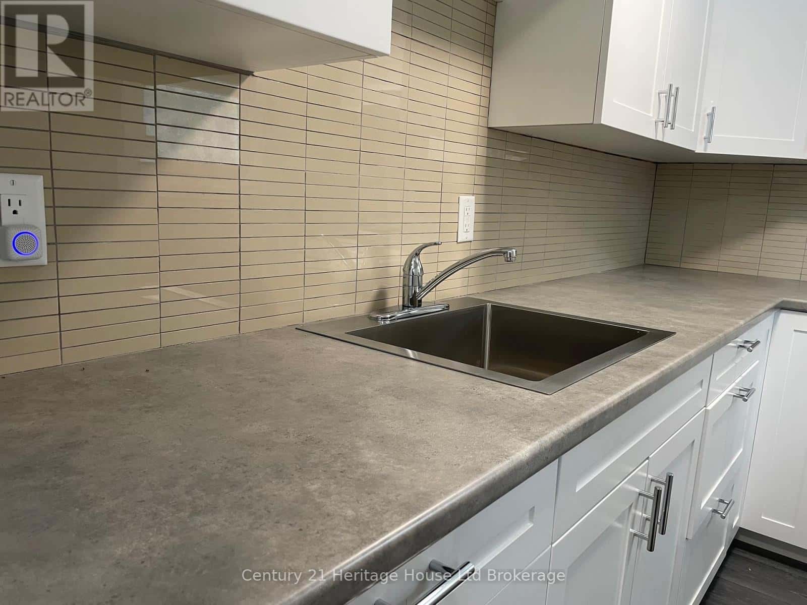 2 ELGIN STREET W — Norwich (Norwich Town), Ontario - Photo 5 of 39