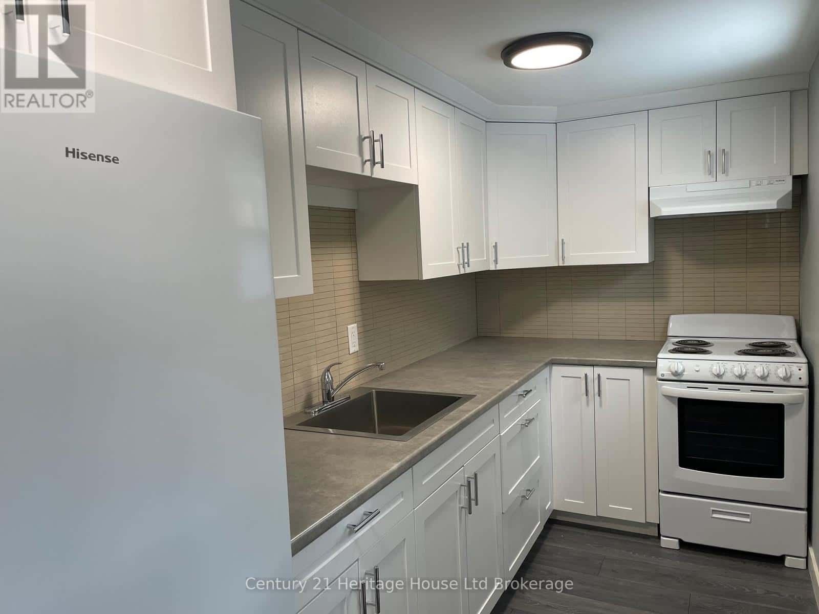 2 ELGIN STREET W — Norwich (Norwich Town), Ontario - Photo 4 of 39