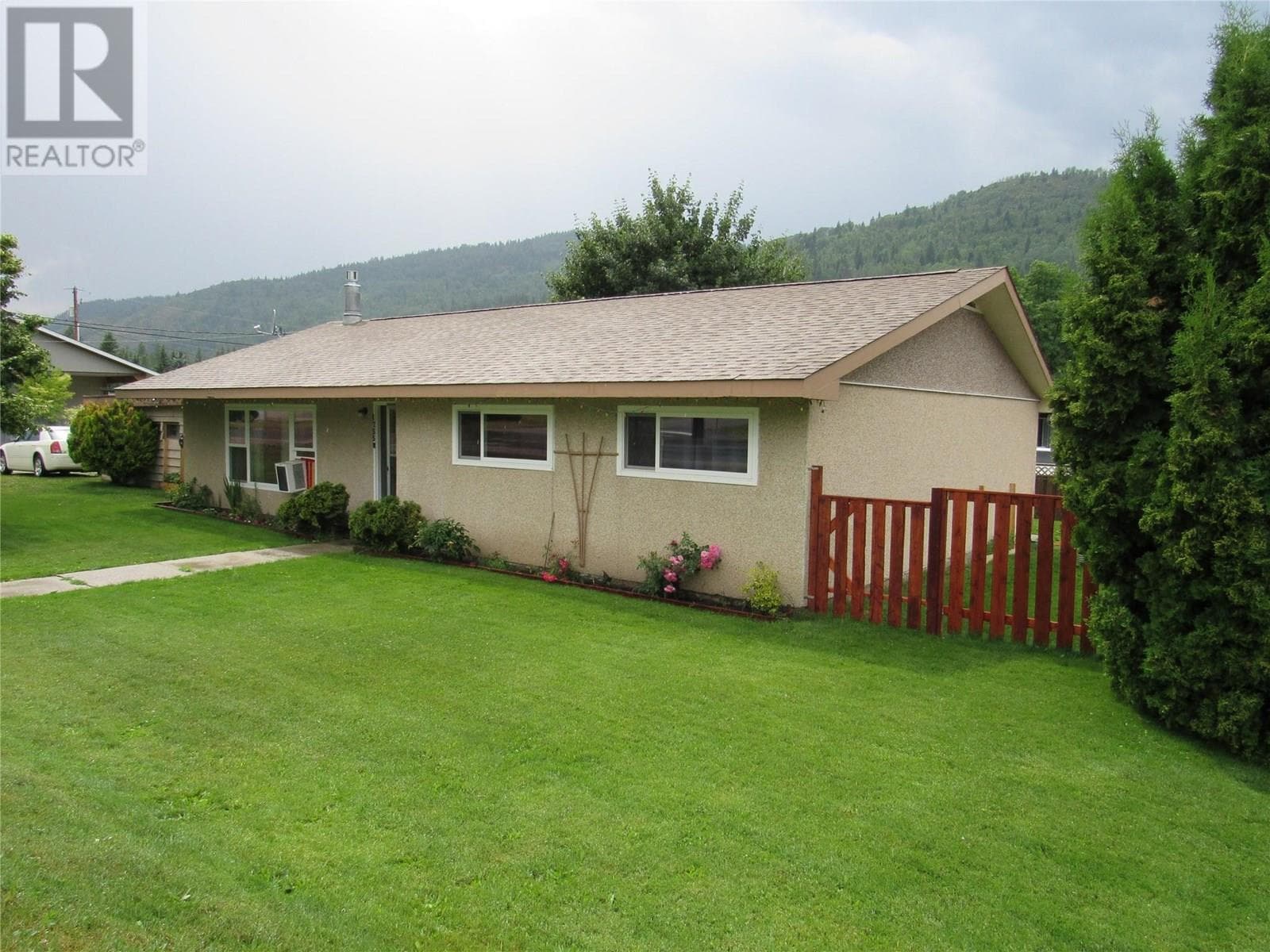 1755 COLUMBIA GARDENS Road — Fruitvale, British Columbia - Main photo