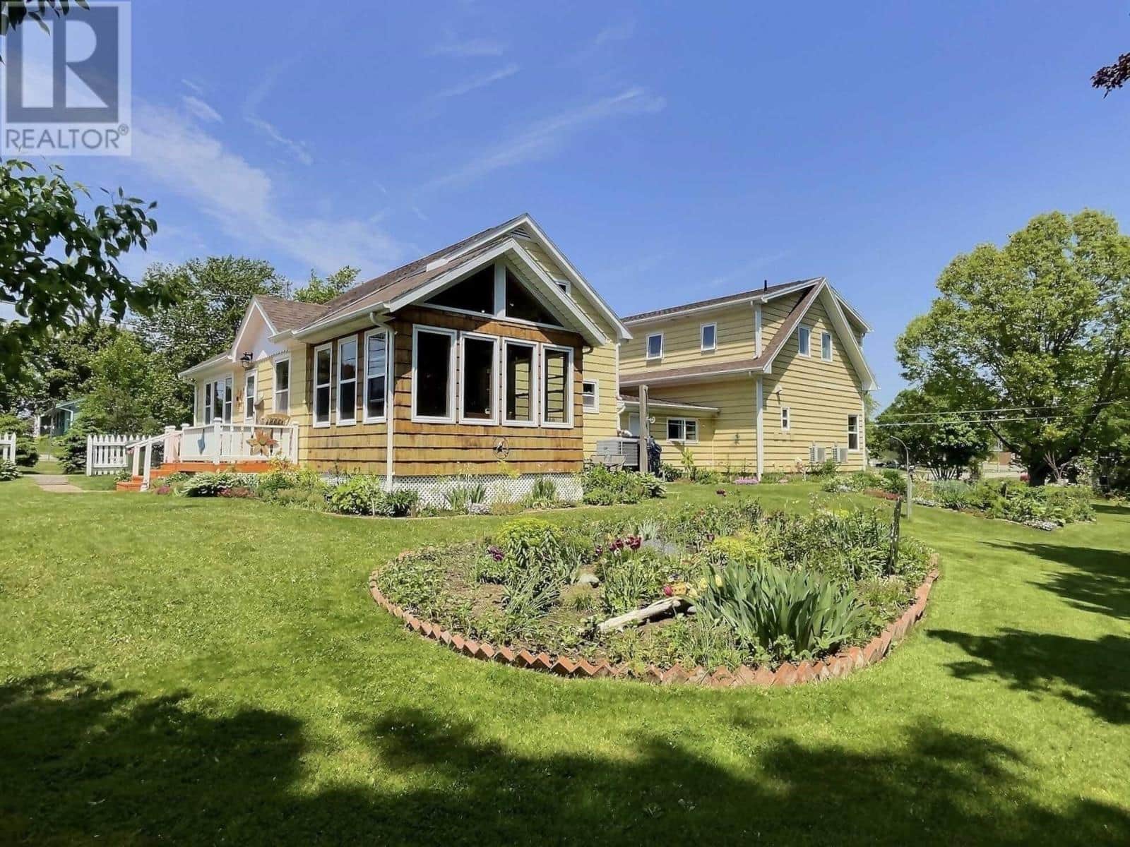 22 Maple Avenue - Photo 2 of 12, Charlottetown, Prince Edward Island